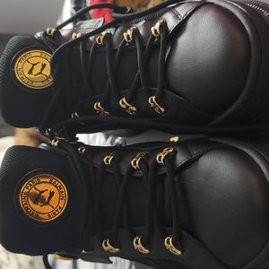 Pumas women's Balmain sneakers size 7 and 1/2 these shoes have never been worn